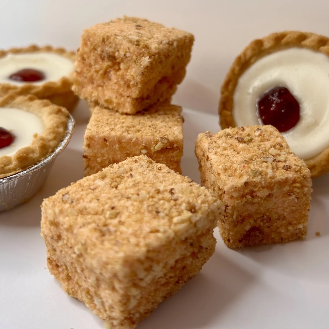 Mallow Dramatic : Cherry Bakewell (8 pieces) 7.95